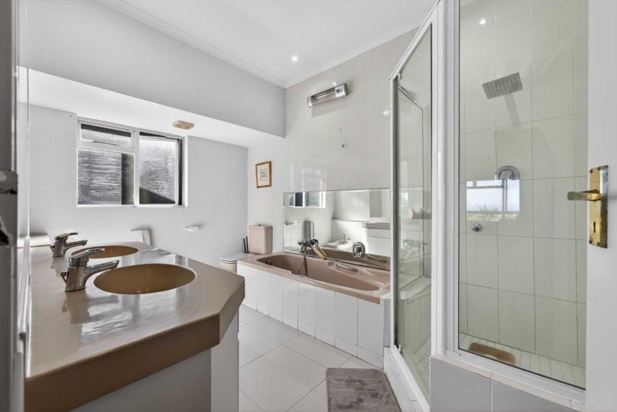 5 Bedroom Property for Sale in Camps Bay Western Cape